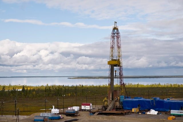 Pros & Cons of Oil Drilling in the United States